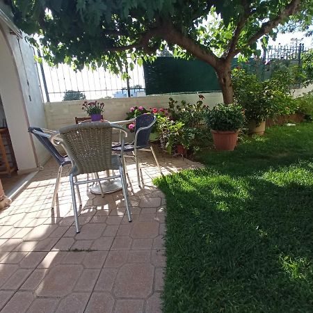 아르테미다 Flat With Garden Near Sea, Port And Airport 아파트 외부 사진